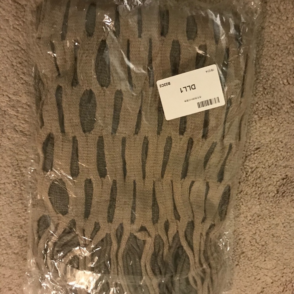 Woman 2 tones scarf